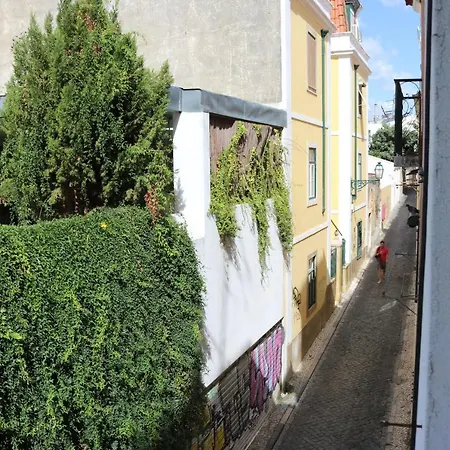 Avenida Da Liberdade Area, Bright And Newly Renovated 2 Bedroom Apartment, Historical Center דירה *