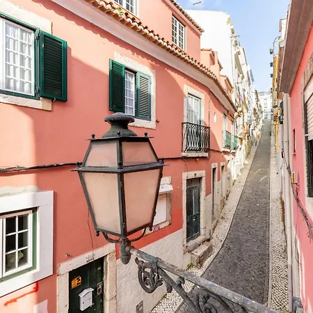 Avenida Da Liberdade Area, Bright And Newly Renovated 2 Bedroom Apartment, Historical Center דירה *