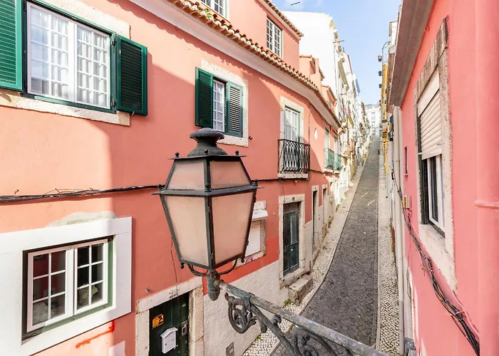 Avenida Da Liberdade Area, Bright And Newly Renovated 2 Bedroom Apartment, Historical Center Appartamento *