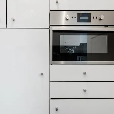 Avenida Da Liberdade Area, Bright And Newly Renovated 2 Bedroom Apartment, Historical Center