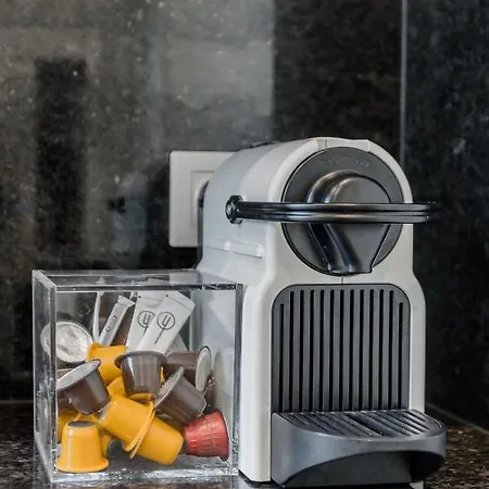 Avenida Da Liberdade Area, Bright And Newly Renovated 2 Bedroom Apartment, Historical Center