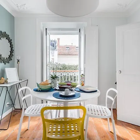 Avenida Da Liberdade Area, Bright And Newly Renovated 2 Bedroom Apartment, Historical Center Lizbona