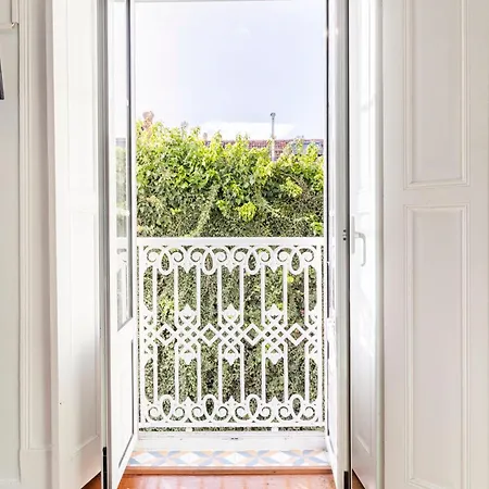 Apartment Avenida Da Liberdade Area, Bright And Newly Renovated 2 Bedroom Apartment, Historical Center Lisbon