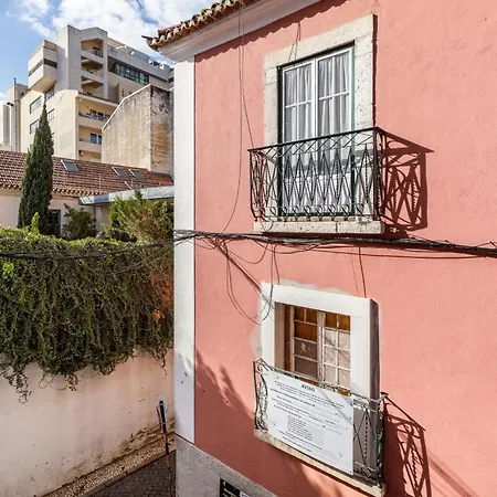 Apartment Avenida Da Liberdade Area, Bright And Newly Renovated 2 Bedroom Apartment, Historical Center