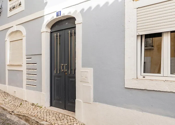 Avenida Da Liberdade Area, Bright And Newly Renovated 2 Bedroom Apartment, Historical Center Lisboa