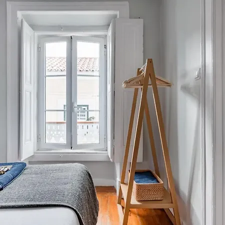 Avenida Da Liberdade Area, Bright And Newly Renovated 2 Bedroom Apartment, Historical Center Lisboa