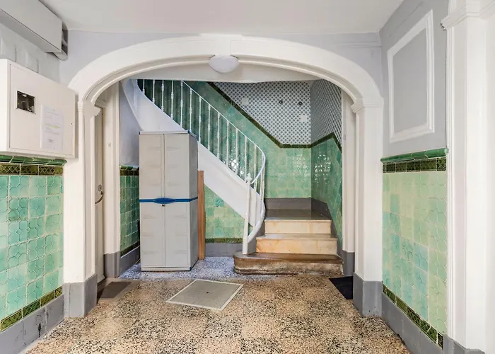 Avenida Da Liberdade Area, Bright And Newly Renovated 2 Bedroom Apartment, Historical Center